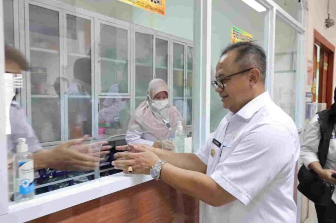 
					R Gani Cek Fasilitas Perawatan ODGJ di RSUD Tipe D Jatisampurna