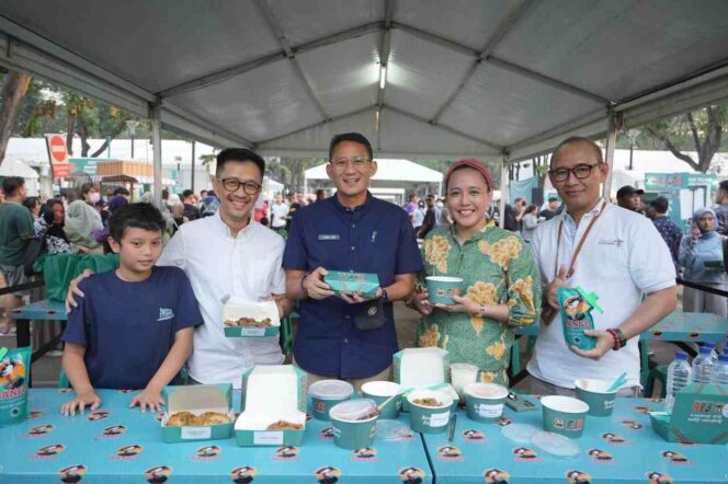 
					Sandiaga Uno Kunjungi Festival Jajanan Bango 2023