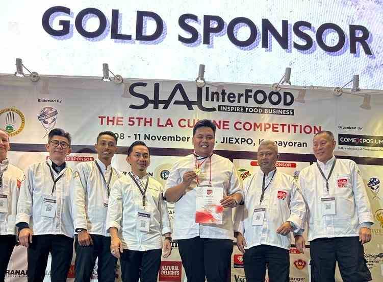 Chef Gilang Aryaduta Menteng Raih Medali Perak di SIAL Interfood