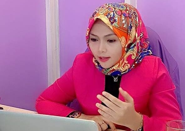 Fitri Renuat, Terus Memperluas Cakupan Usaha di Bidang Kecantikan