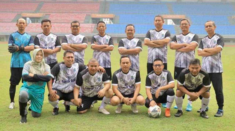 Pj Wali Kota Bekasi Klarifikasi ASN Pamer Jersey Nomor 2 Pada Sidang MK