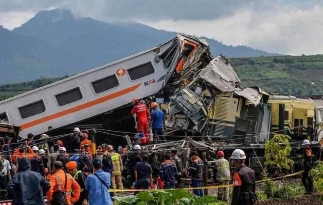 
					Kecelakaan KA di Bandung, Dirjen Perkeretaapian Sampaikan Permohonan Maaf