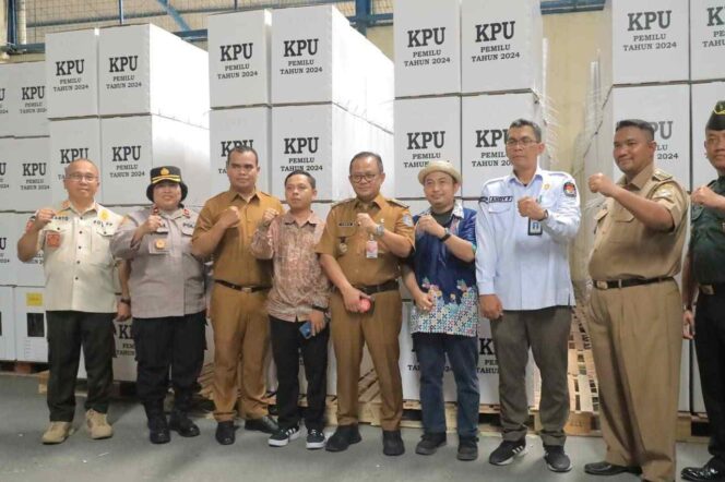 
					Pj Wali Kota Bekasi Tinjau Kesiapan Kotak Suara