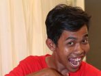 Apes! Jual Mobil Jadi Caleg, Komedian Dede Sunandar Gigit Jari