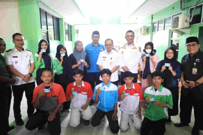 
					Pj Wali Kota Bekasi Apresiasi Disdukcapil, Jemput Bola Rekam e-KTP di SMK BKM