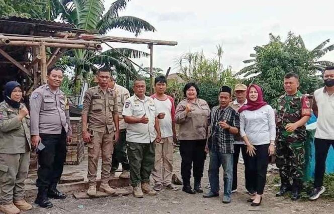 
					Babinsa Koramil 03/Teluk Pucung Gelar Karya Bakti di Harapan Baru
