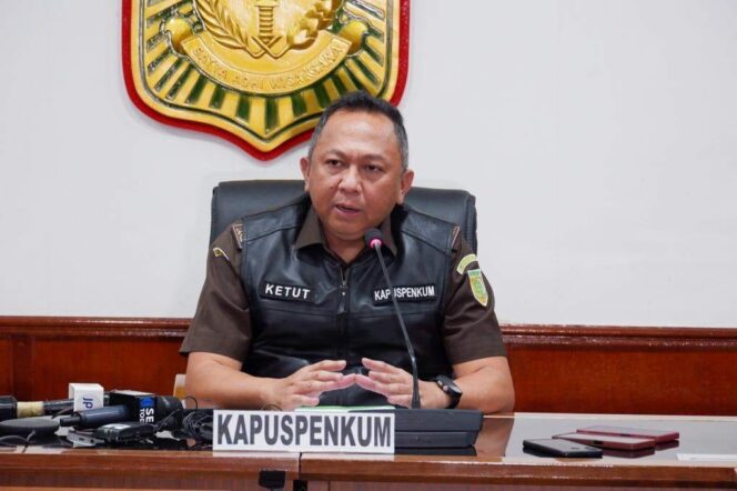 
					JPU Terima Penyerahan 7 Anggota PPLN Kuala Lumpur Tersangka Pemalsuan DPT