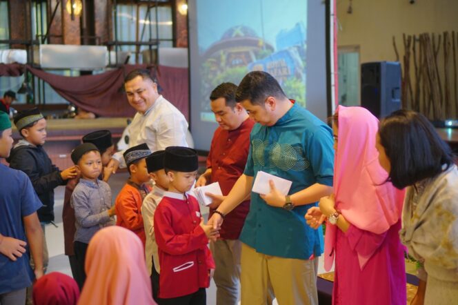 
					Royal Safari Garden Berbagi Kebahagiaan Bersama Anak Yatim