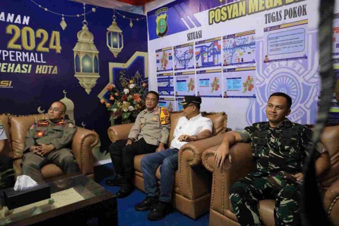 
					Pj Wali Kota Bekasi Kunjungi Pos Pelayanan Lebaran 2024