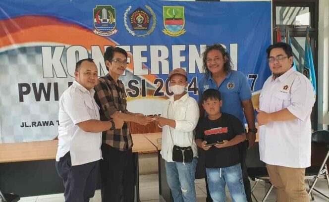 
					PWI Bekasi Peduli Serahkan Bantuan Belasungkawa