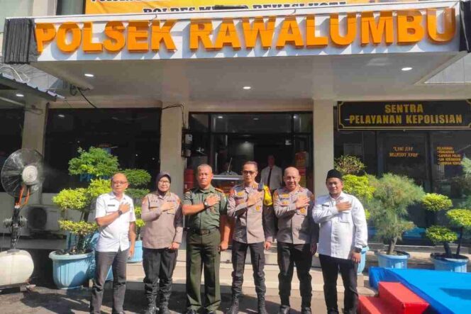 
					Wakapolres Metro Bekasi Kota Hadiri Perubahan Nomenklatur Polsek Bekasi Timur Menjadi Polsek Rawalumbu