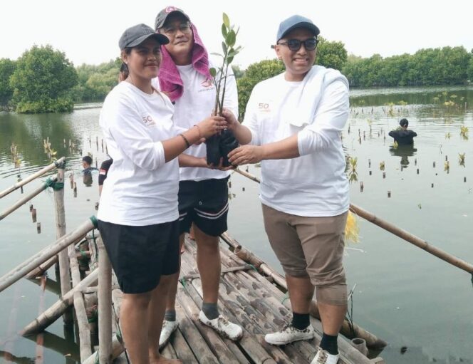 
					Aryaduta Menteng Jakarta Tanam Ribuan Bibit Pohon Mangrove