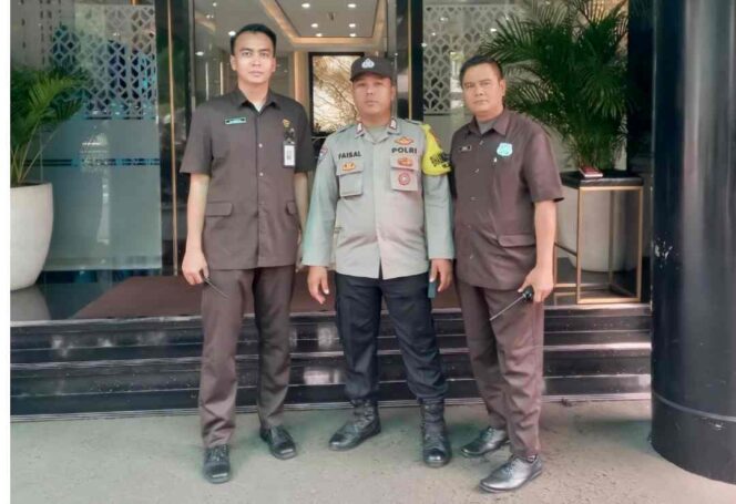 
					Bhabinkamtibmas Kelurahan Kenari Giat Sambang dan Patroli Dialogis