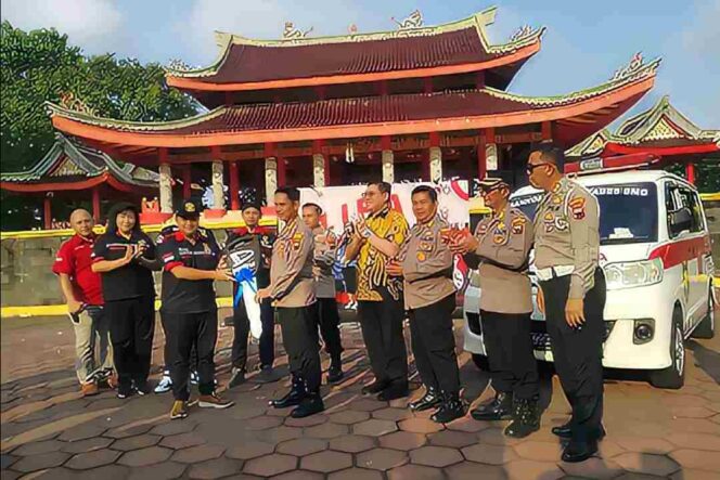 
					Kapolrestabes Semarang Serahkan Ambulance Kepada Bankom