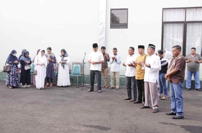 
					Kodim 0507/Bekasi Berbagi Daging Hewan Kurban