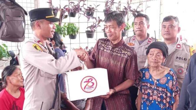 
					Polsek Senen Beri Bantuan Untuk Masyarakat kurang mampu