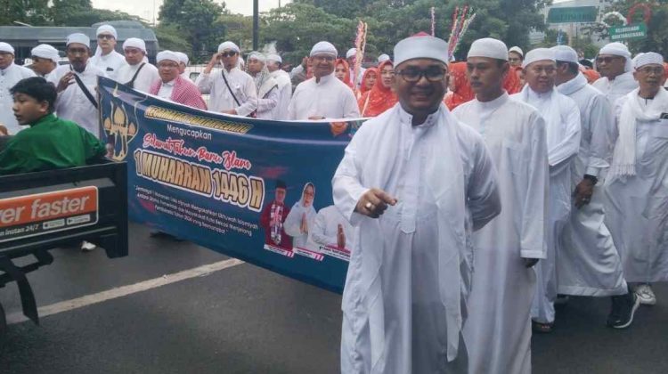 Hujan Tak Menyurutkan Pawai Muharam Aparatur Pemkot Bekasi