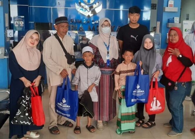 
					Puluhan Anak di Bantargebang Ikut Sunat Gratis dari Tri Adhianto