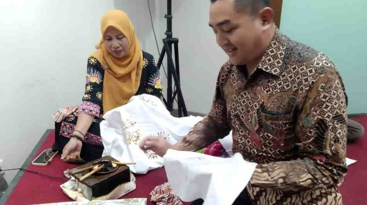 Asta Karya Batik Betawi Tambora di Aryaduta Suites Semanggi