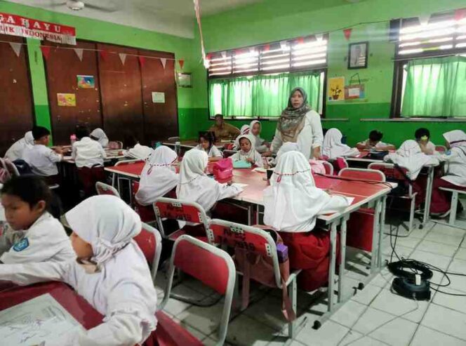 
					Kepsek SDN Bekasi Jaya 5 Minta Tendik Tingkatkan Kualitas KBM
