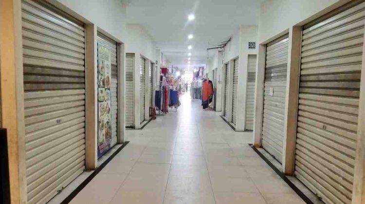 Ratusan Kios Pasar Jatiasih Kosong, Pedagang Mengeluh Imbas Online
