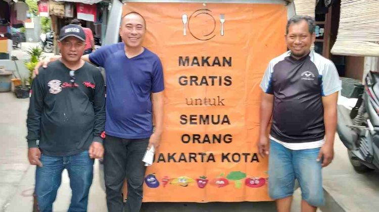 Frangky C Runtuwene Berbagi Ratusan Makanan Bergizi Gratis kepada Warga Jakarta