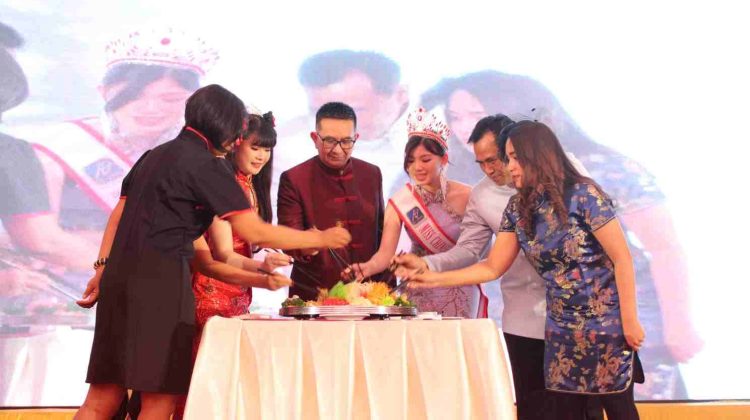 Rayakan Keberuntungan Tahun Ular Kayu di Merlynn Park Hotel
