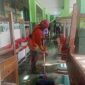 Pasca Banjir, Pasukan Katak Orange DLH Kota Bekasi Bersih-Besih Sekolah