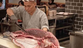 Tuna Cutting Show di Fuji Sushi Cikarang, Sensasi Menikmati Sajian Kuliner Jepang