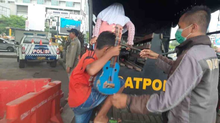 Matras News/FOTO : Belasan Gepeng Ditertibkan Satpol PP Kota Bekasi 