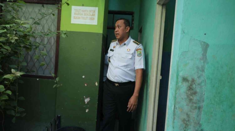 Foto: Wali Kota Bekasi, Tri Adhianto Sidak SD Negeri Margahayu II & VIII Bekasi Timur