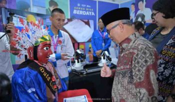 Siswa SMK Mitra Industri M2100 Buat Karya Robot Ondel Ondel