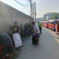 Warga RW 01 Margamulya Bersihkan Sampah Liar di Sekitar Stasiun Bekasi