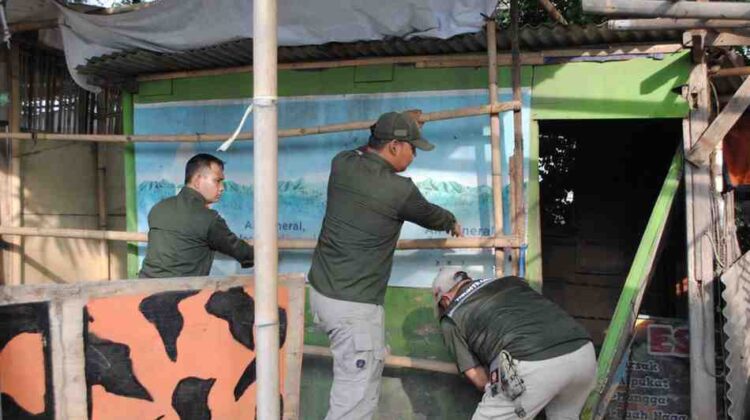 Foto : penertiban PKL di Kampung 200 Margajaya Bekasi Selatan 