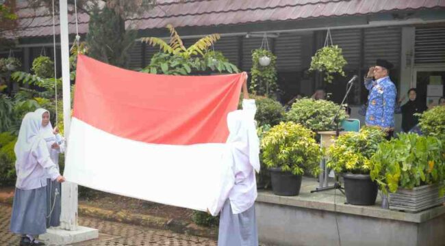 Foto : SMAN 5 Bekasi Peringati Hari Pendidikan Nasional 2025