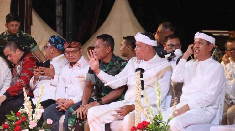 Gubernur Jawa Barat Sapa Warga Kota Bekasi di Alun-Alun