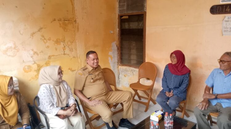 Kunjungi Ortu Korban Kekerasan Oleh Anak Kandung, Walkot Bekasi: Pemkot Tidak Lepas Tanggungjawab