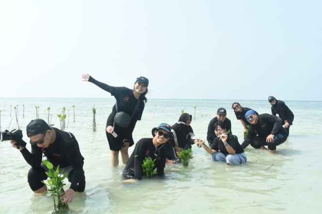 
					Aryaduta Menteng Bersama Penjaga Laut Tanam 1.000 Bibit Mangrove di Pulau Pari