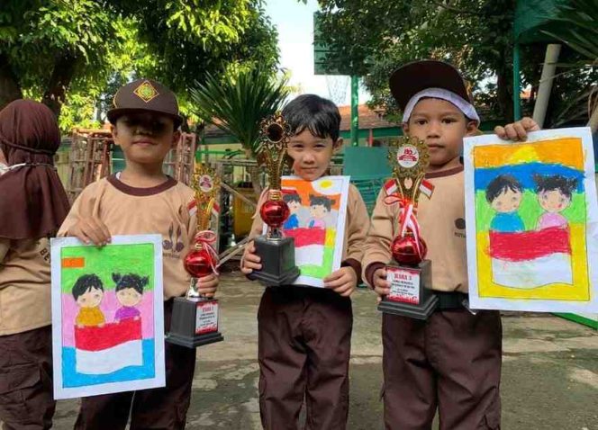 
					Asah Kreativitas, Murid TK Al-Huda Bekasi Meriahkan HUT RI Dengan Lomba Mewarnai
