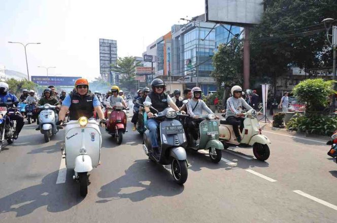 
					Bareng Komunitas Vespa, Wawali Harris Gaungkan Semangat Kemerdekaan