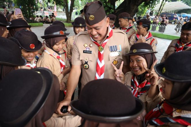 
					Hari Pramuka ke-64, Wali Kota Bekasi: Semangat Kebersamaan dan Kepedulian Sosial