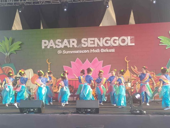
					Kedepankan Kesenian Tradisional, Siswa Global Persada Mandiri Bekasi Goyang Pasar Senggol