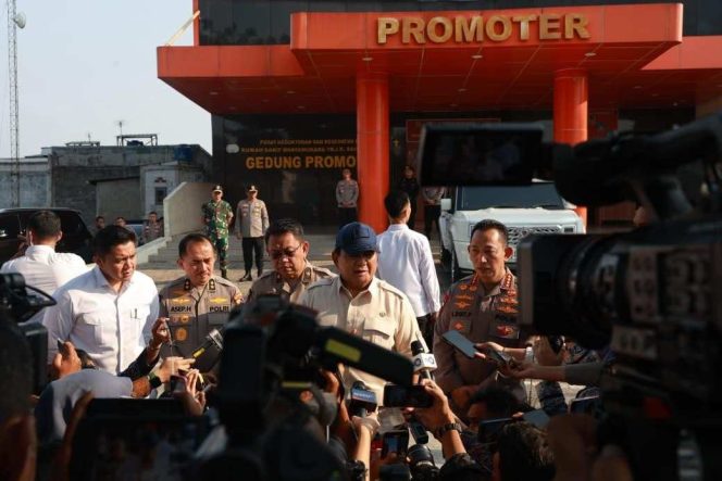
					Presiden Prabowo Kunjungi Korban Kerusuhan di RS Bhayangkara, Janjikan Penghargaan dan Proses Hukum