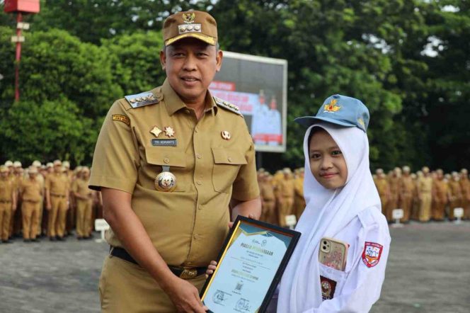 
					Siswi SMKN 8 Bekasi, Raih Dua Medali Perak Olimpiade Nasional