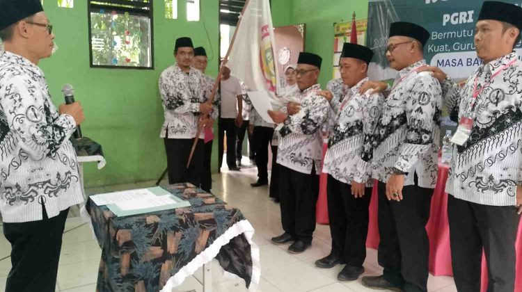 Toto Resmi Nakhodai PGRI Cabang Rawalumbu, Siap Bawa Perubahan