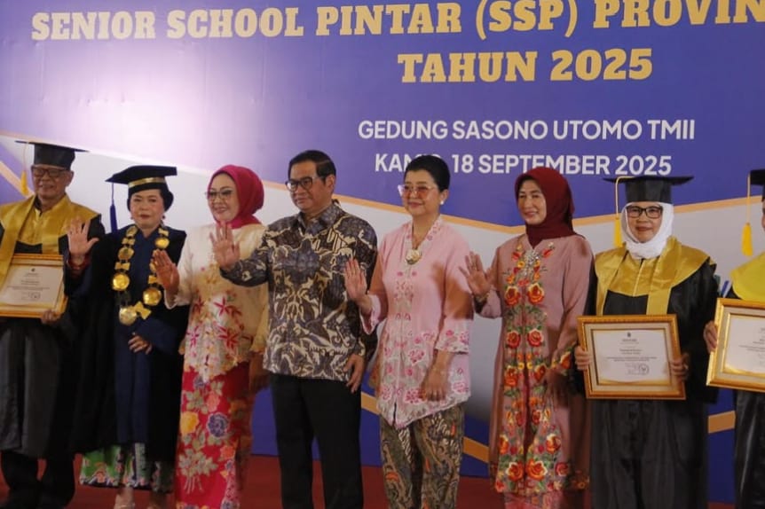 Wisuda 1.618 Lansia DKI Jakarta Cetak Rekor Sekolah Lansia Terbanyak