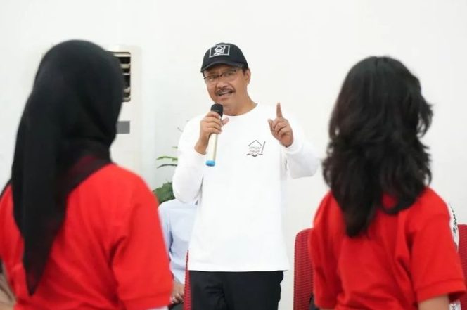 
					Mensos Gus Ipul Bangga dengan Peserta Didik Sekolah Rakyat di Bekasi