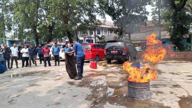 
					Bantu Kerja Petugas di Lapangan Saat Kebakaran, Disdamkarmat Kota Bekasi Bentuk Redkar