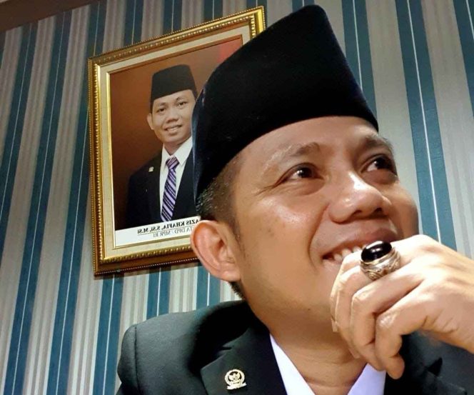 
					Foto: DR. Azis Khafia : Tokoh Masyarakat Badan Musyawarah Suku Betawi. Mantan Anggota DPD RI - Daerah Pemilihan Jakarta Raya: