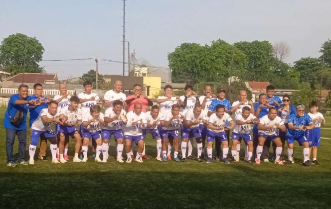 
					Puluhan Legenda Timnas Sepakbola Indonesia Adu Skill Bareng Kru AHY FC